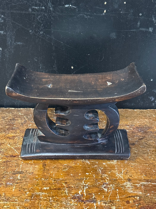 BROWN AFRICAN HEAD REST