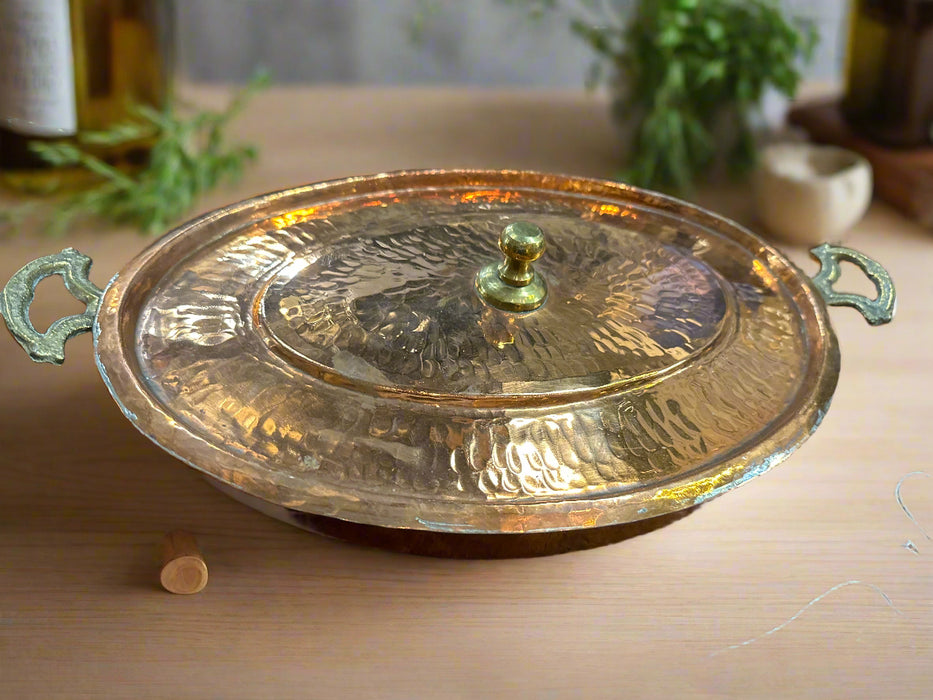 SMALL OVAL COPPER POT WITH LID