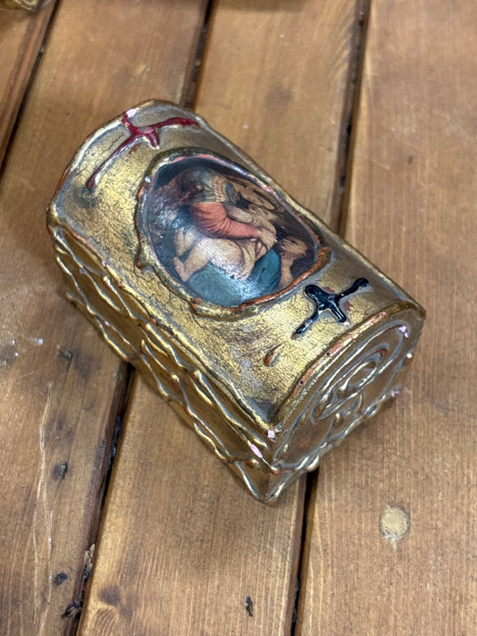 SMALL GOLD, RED AND BLUE FLORENTINE DOMED BOX WITH PORTRAIT OF FAMILY