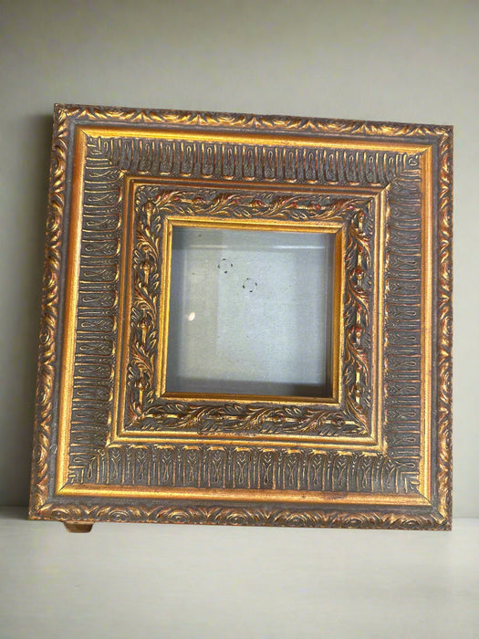 SMALL GOLD RESIN FRAME