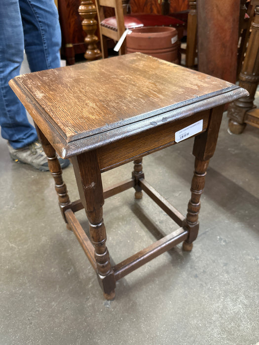 OAK TABORET BOBBIN LEG