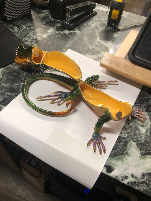 SMALL ENAMELED IGUANA BOX