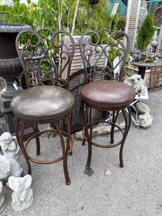 PAIR OF METAL STOOLS WITH BACKS