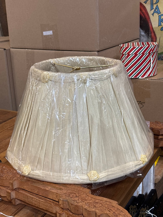 PLEATED IVORY SHADE WITH ROSES