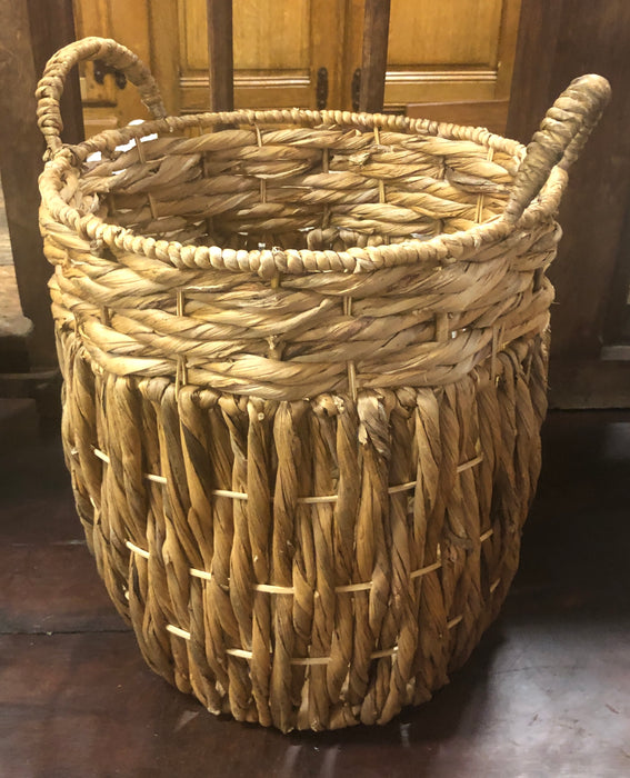 WOVEN BASKET WITH HANDLES