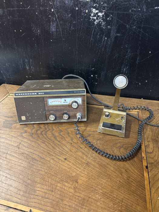 JOHNSON MESSENGER 250 RADIO WITH TURNER MICROPHONE