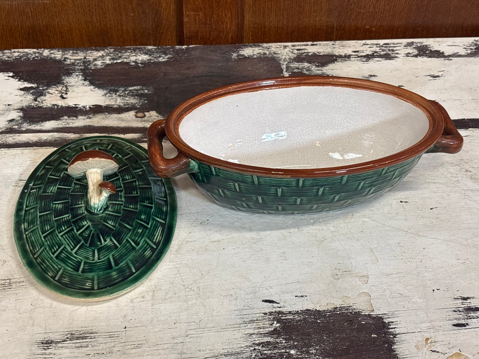 OVOID MAJOLICA CASSEROLE WITH MUSHROOM