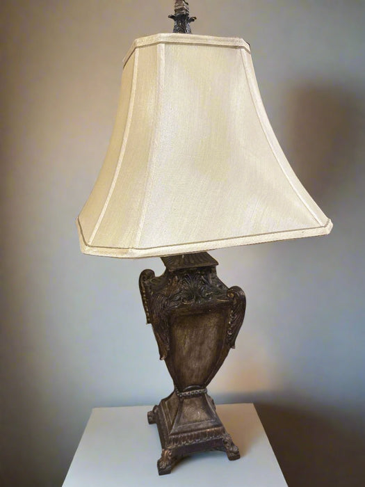 URN SHAPED RESIN LAMP WITH SHADE