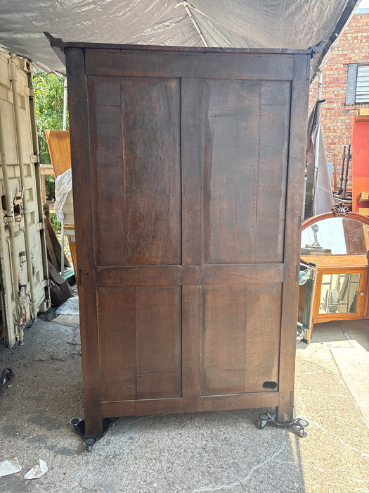 19TH CENTURY WALNUT 4 DOOR CUPBOARD