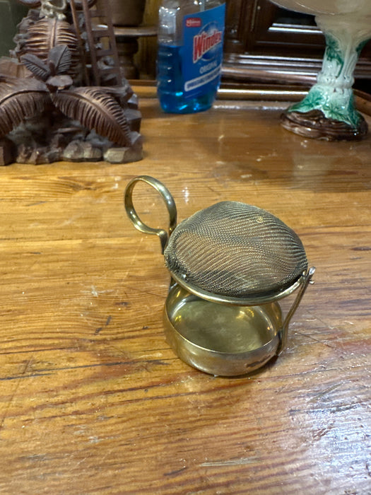 VICTORIAN TEA STRAINER