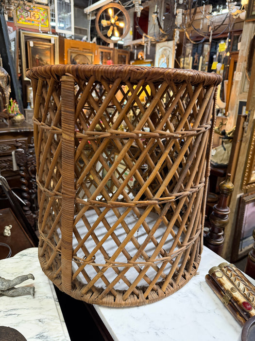 CYLINDRICAL WOVEN LATTICE SEAT