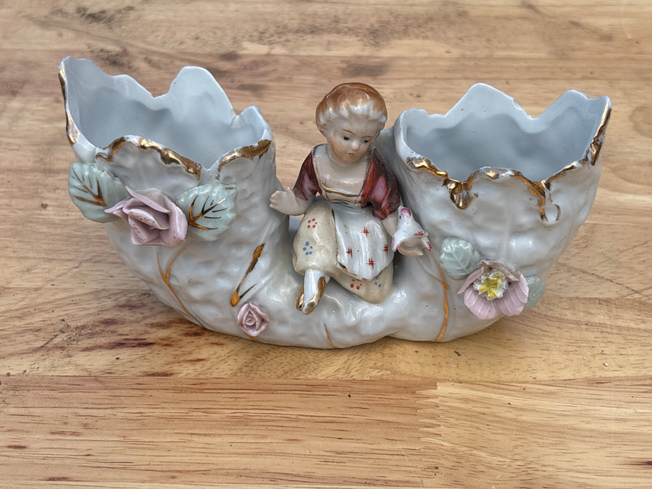 SMALL PORCELAIN BONDWARE LADY VASE WITH BIRDS AND FLOWERS