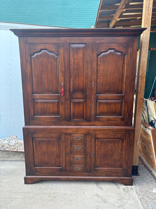 LARGE OAK 4 DRAWER HOUSEKEEPERS CABINET