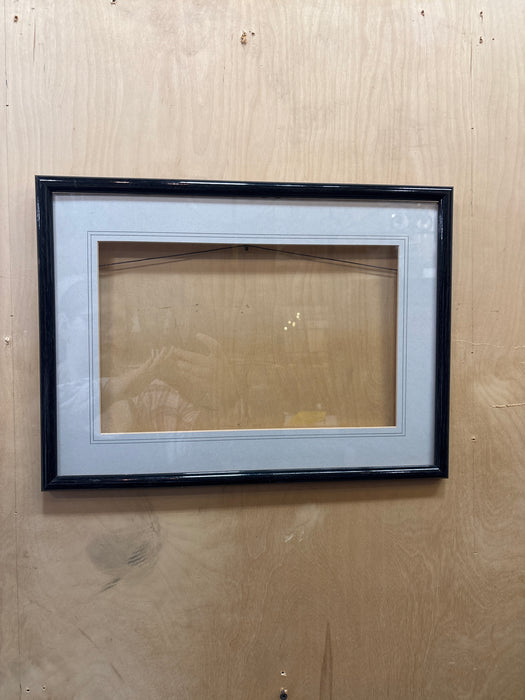 MODERN BLACK FRAME WITH WHITE MATTE