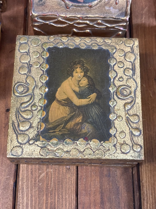 MEDIUM GOLD SQUARE FLORENTINE BOX WITH PORTRAIT OF WOMAN AND CHILD