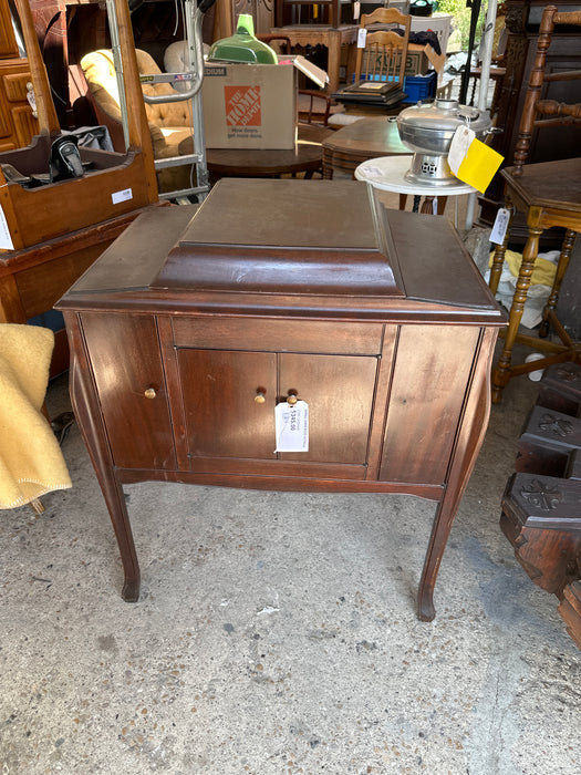 SMALL MAHOGANY RCA VICTROLA