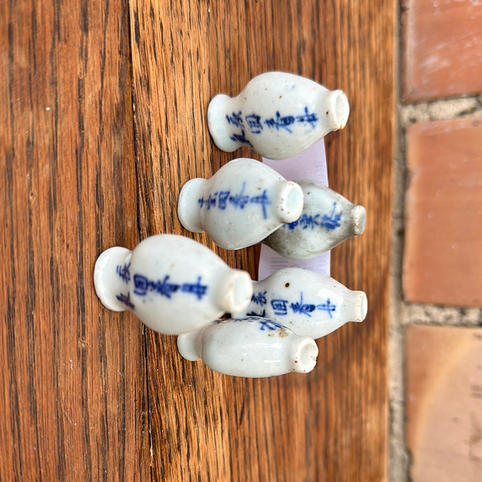 LOT OF 5 TINY CHINESE BLUE AND WHITE BOTTLES