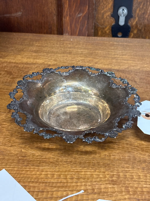 SMALL SILVER PLATE RETICULATED DISH
