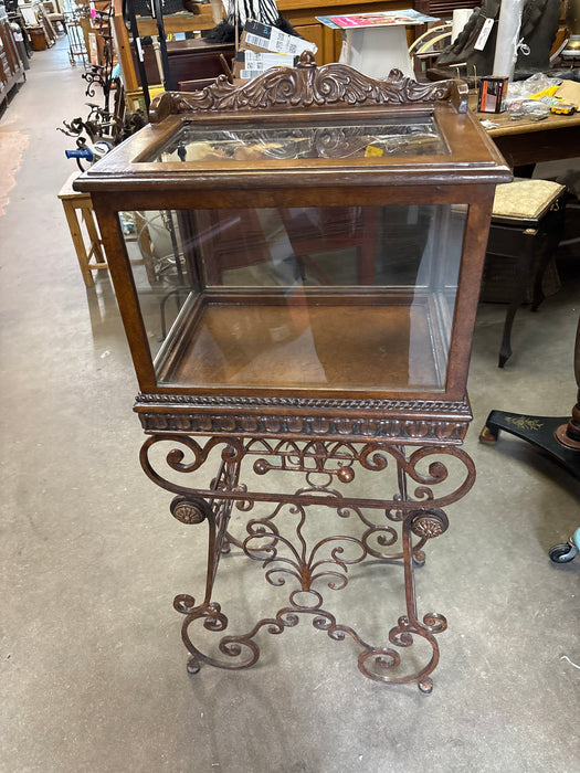 SMALL IRON BASE SHOWCASE WITH LIFT LID
