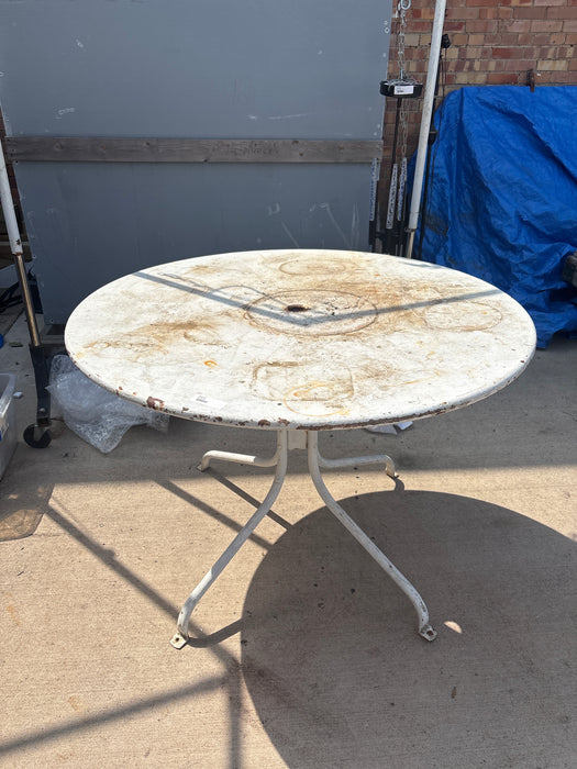 ROUND WHITE PATIO IRON TABLE WITH UMBRELLA HOLE