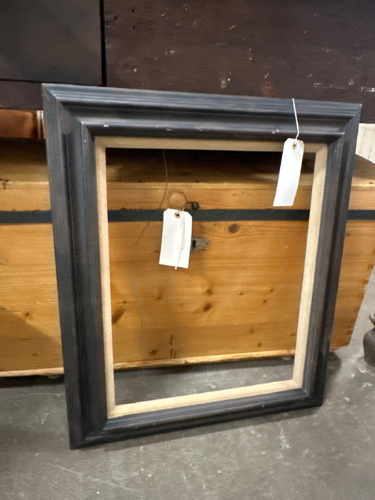 BLACK FRAME WITH LINEN