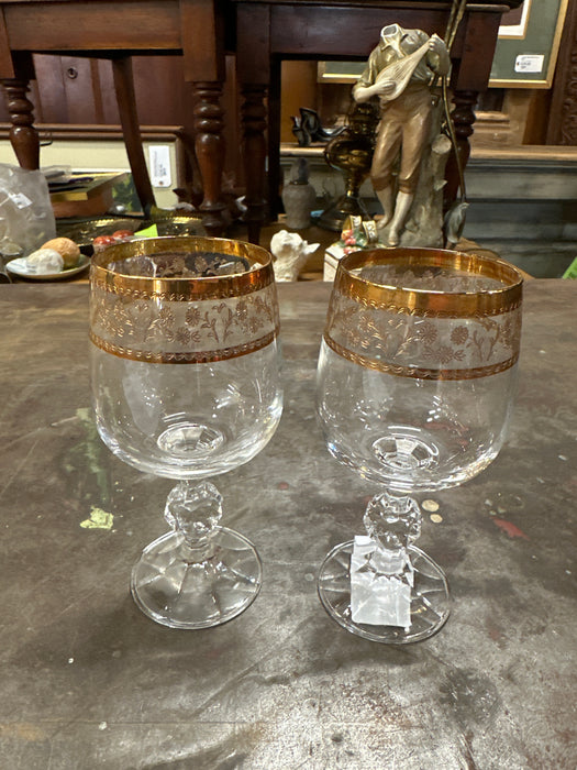 PAIR OF GOLD TRIMMED STEMWARE GLASSES