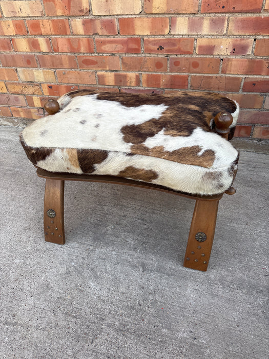 CAMEL SADDLE WITH WHITE AND BROWN HIDE CUSHION