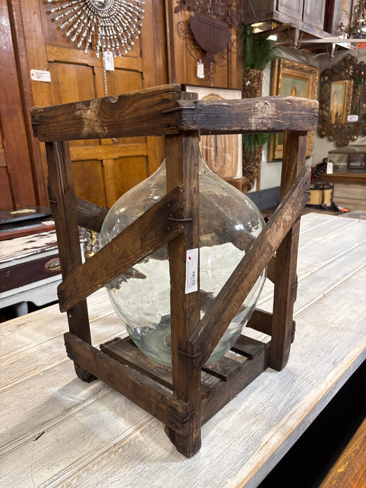 MEDIUM CLEAR BOTTLE IN CRATE