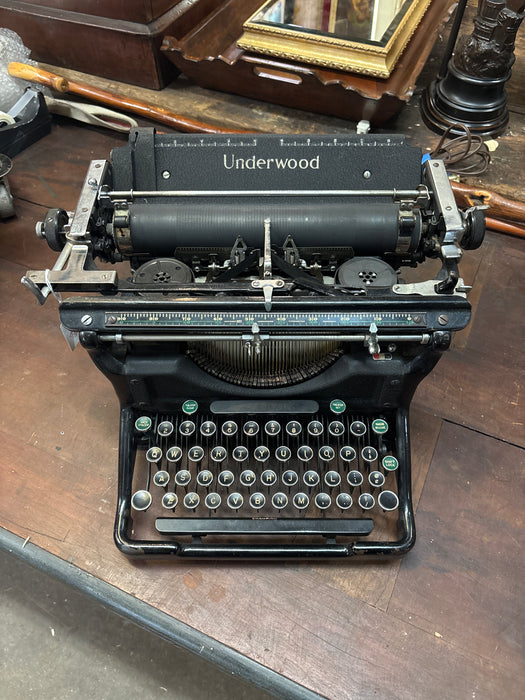 UNDERWOOD BLACK TYPEWRITER