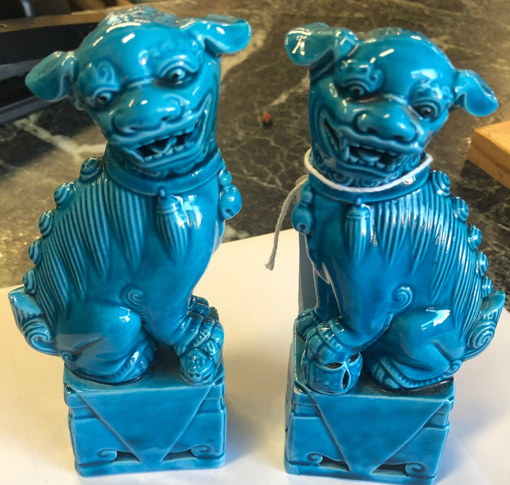 PAIR OF SMALL TURQUOISE FOO DOGS
