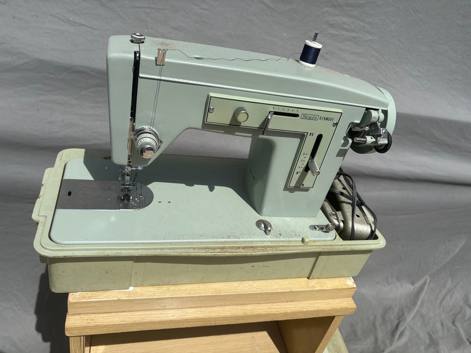 GREEN SEWING MACHINE