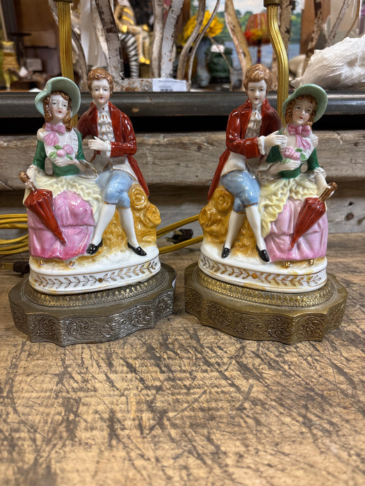 PAIR OF CERAMIC SITTING COUPLE LAMPS - AS FOUND