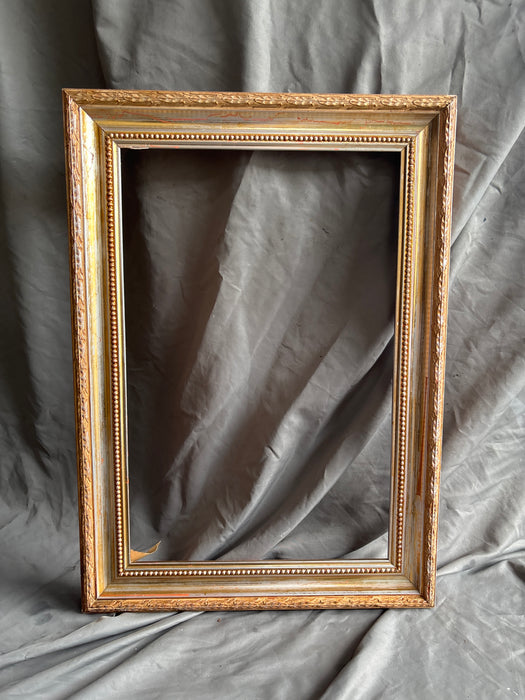 SMALL BEADED GILT FRAME WITH LAUREL LEAF