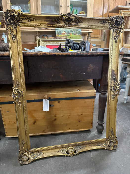 ORNATE BRIGHT GOLD FRAME