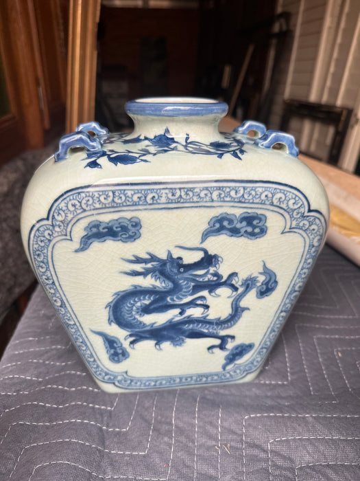LARGE CHINESE VASE
