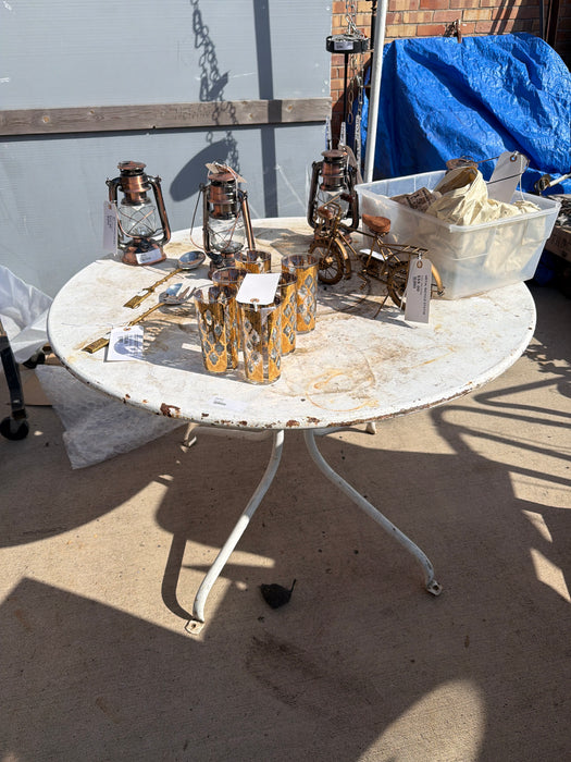 ROUND WHITE PATIO IRON TABLE WITH UMBRELLA HOLE