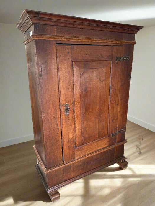 18TH CENTURY FLEMISH SINGLE DOOR OAK CABINET