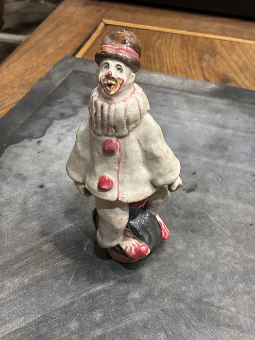 SMALL POTTERY CLOWN