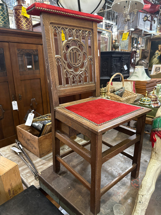 SMALL GOTHIC OAK CHAIR