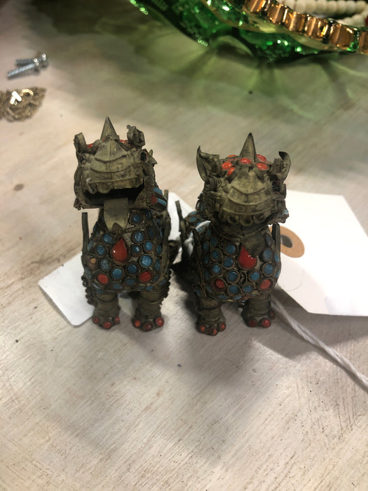 PAIR OF TINY TWO COLOR FOO DOGS