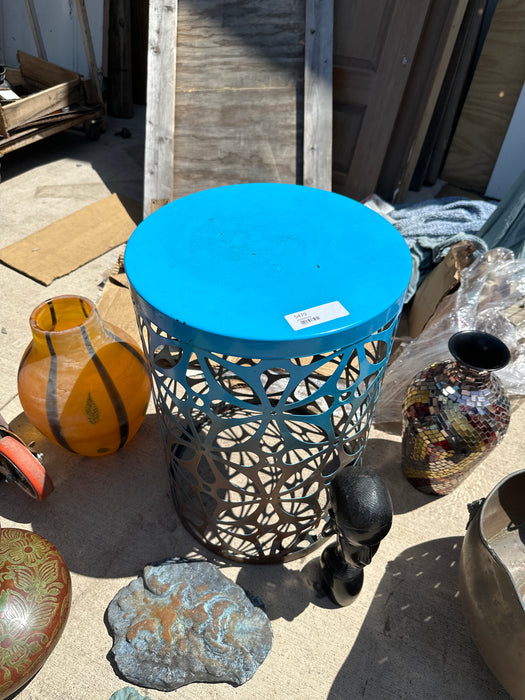 ROUND BLUE METAL STAND