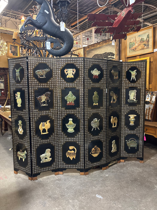 ASIAN SCREEN PANEL WITH HAND CARVED STONE FIGURES