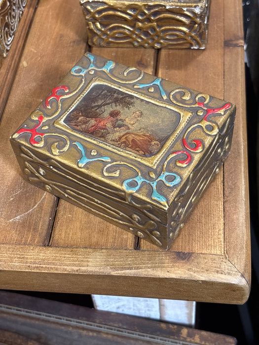 MEDIUM GOLD, RED AND BLUE FLORENTINE BOX WITH DECOUPAGE PAINTING OF COUPLE