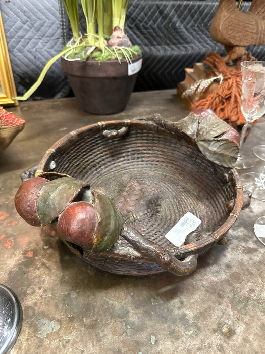 VINTAGE ROUND WICKER FRUIT BASKET