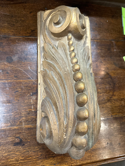 GOLD COMPOSITION CORBEL