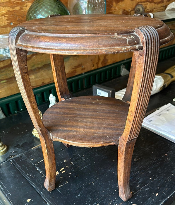 SMALL MAHOGANY SIDE TABLE