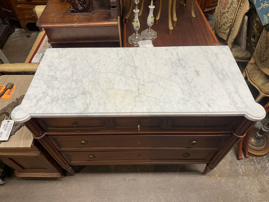 LOUIS XVI MARBLE TOP MAHOGANY COMMODE WITH FLUTED LEG AND COLUMN