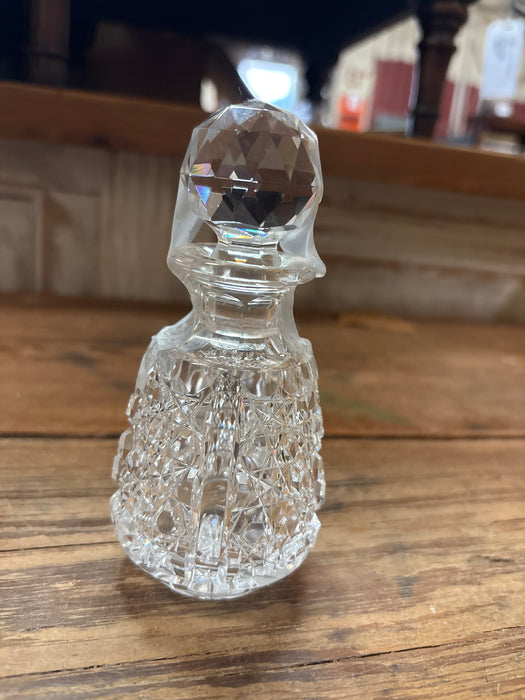SMALL CLEAR GLASS DECANTER