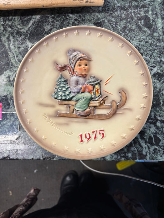1975 HUMMEL COLLECTION PLATE