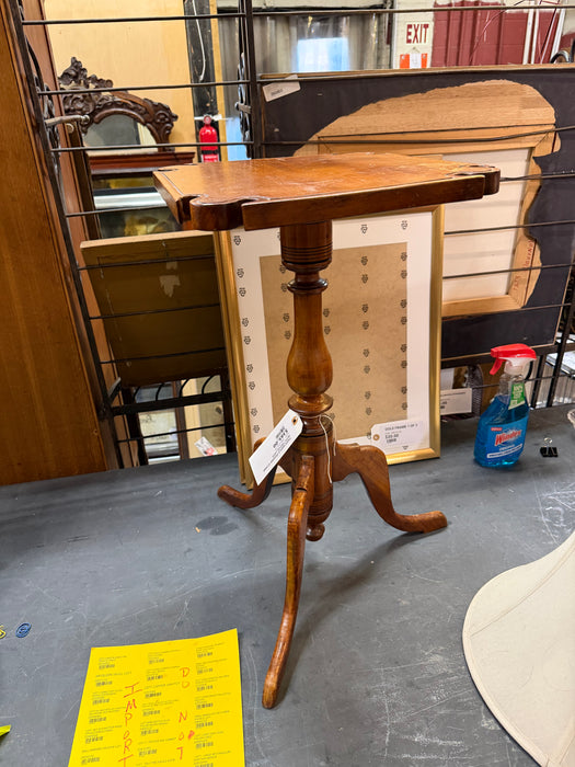 TIGER MAPLE PEGGED STAND WITH TRIPOD LEGS